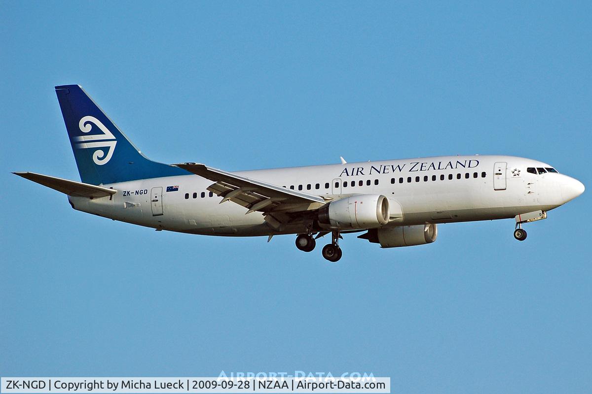 ZK-NGD, 1998 Boeing 737-3U3 C/N 28732, At Auckland