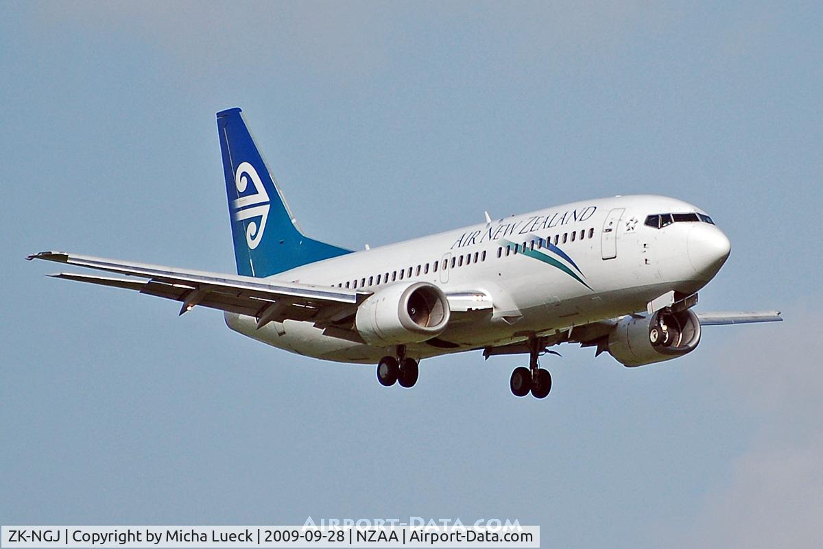ZK-NGJ, 1999 Boeing 737-319 C/N 25609, At Auckland