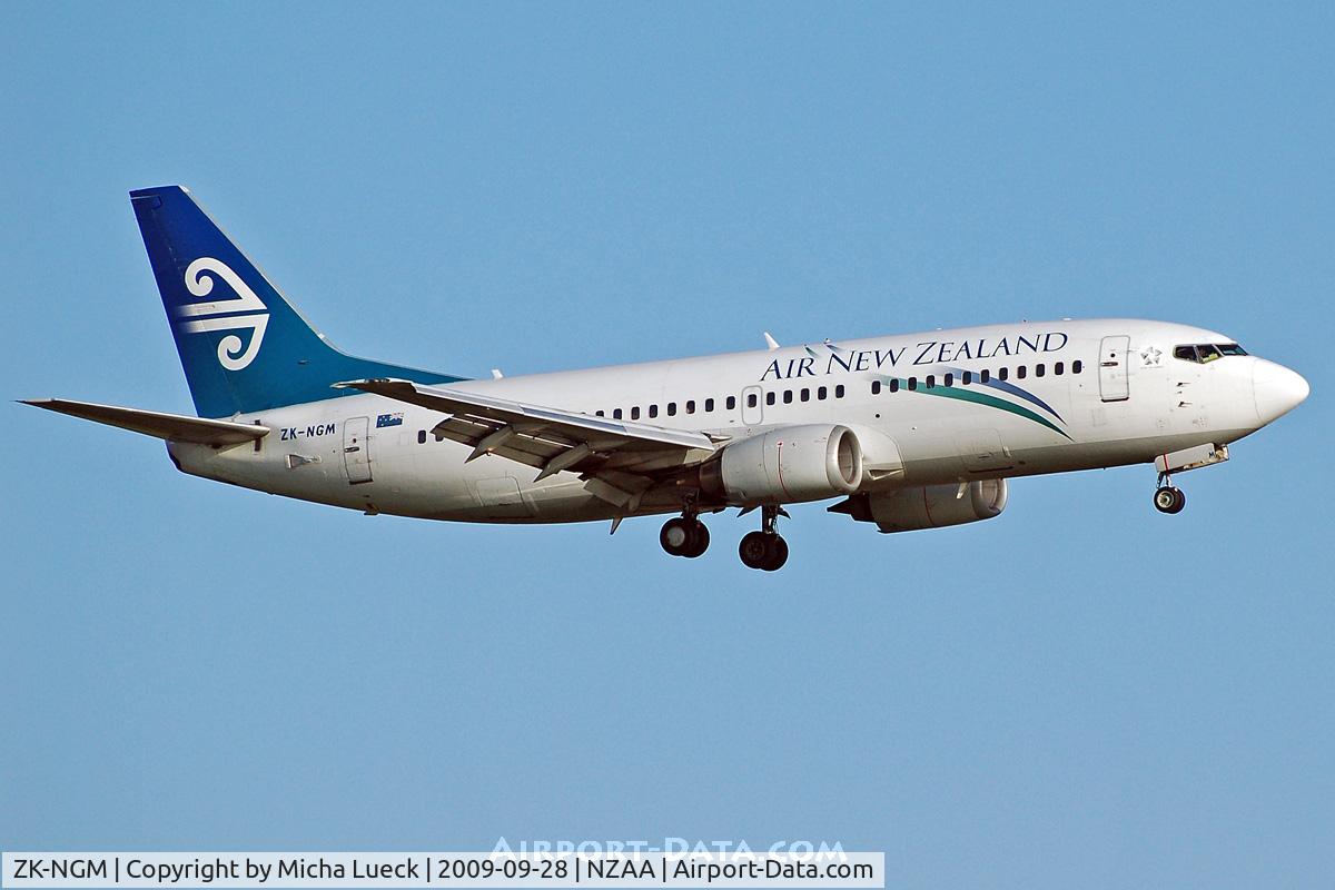 ZK-NGM, 1995 Boeing 737-3K2 C/N 28085, At Auckland