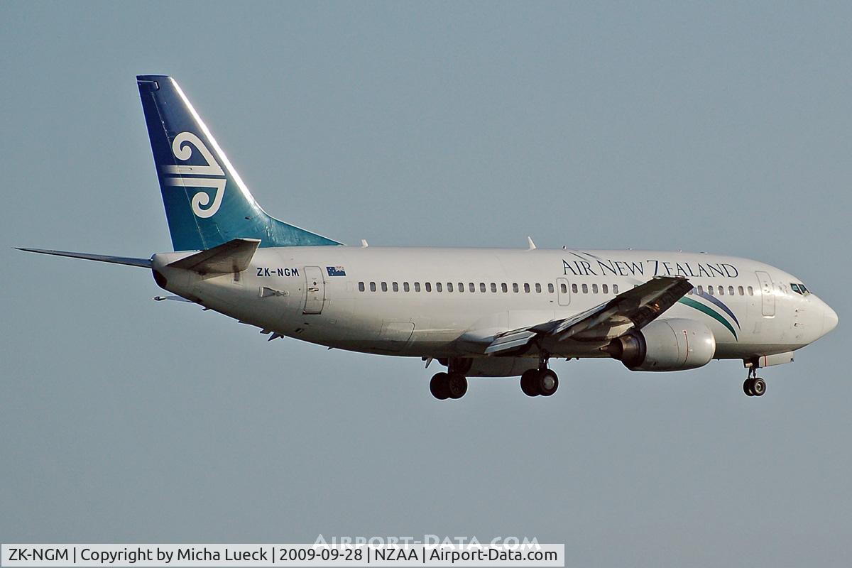 ZK-NGM, 1995 Boeing 737-3K2 C/N 28085, At Auckland