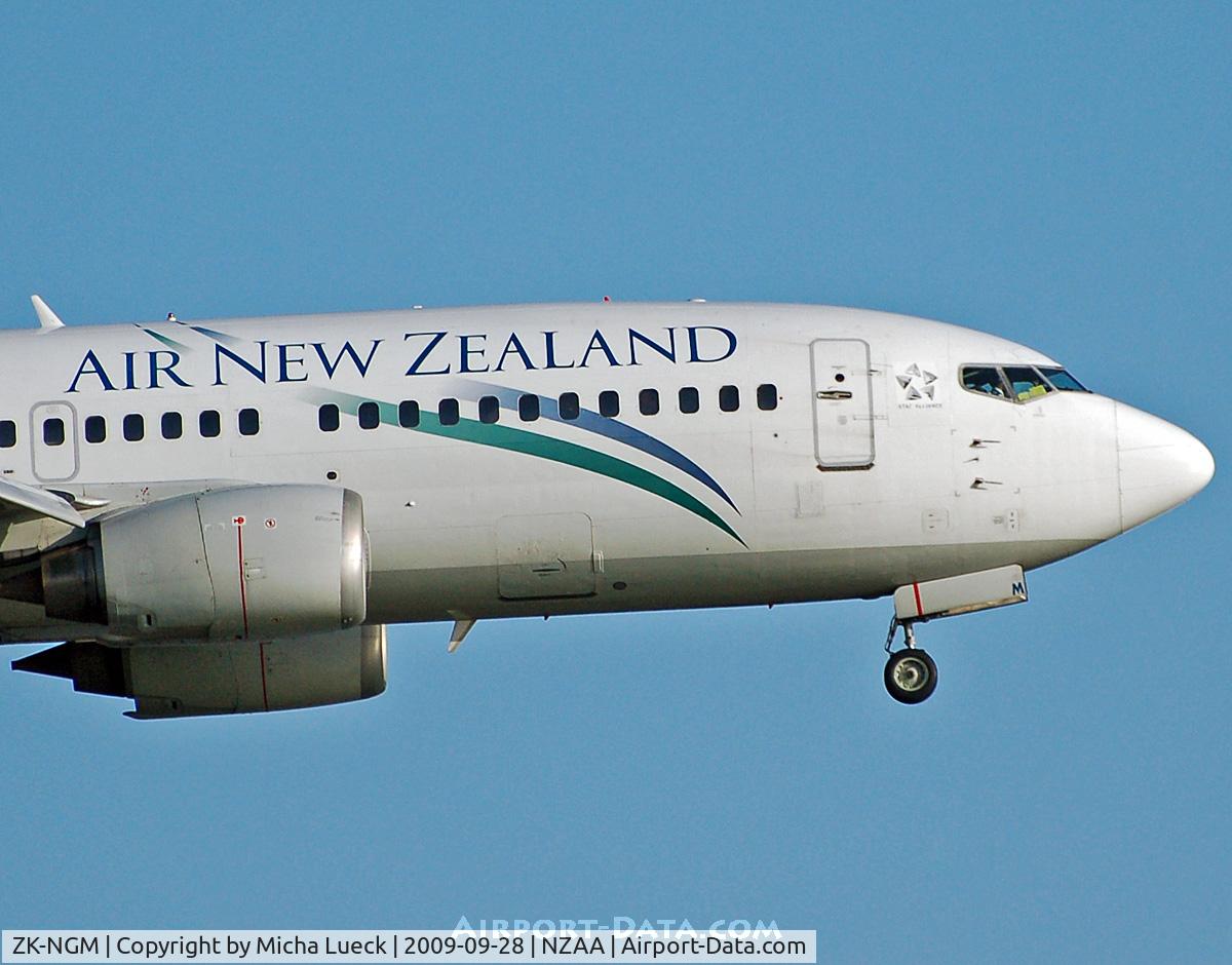 ZK-NGM, 1995 Boeing 737-3K2 C/N 28085, At Auckland
