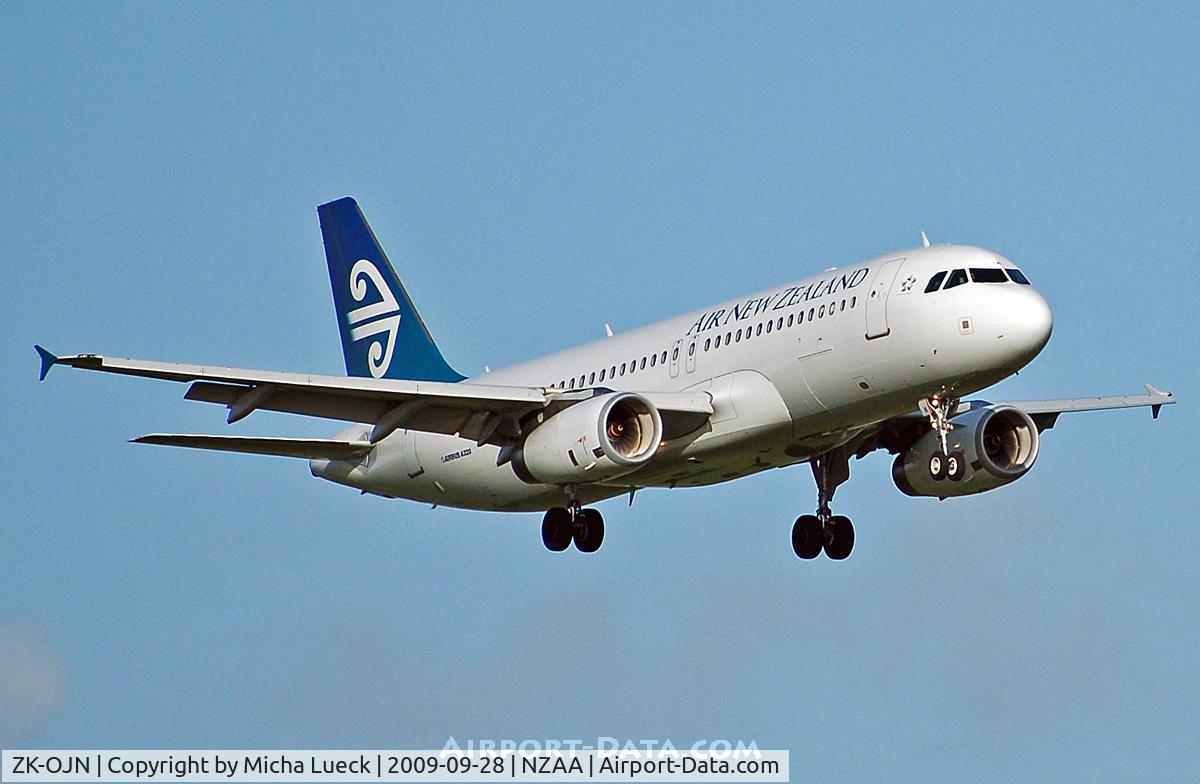 ZK-OJN, 2005 Airbus A320-232 C/N 2594, At Auckland
