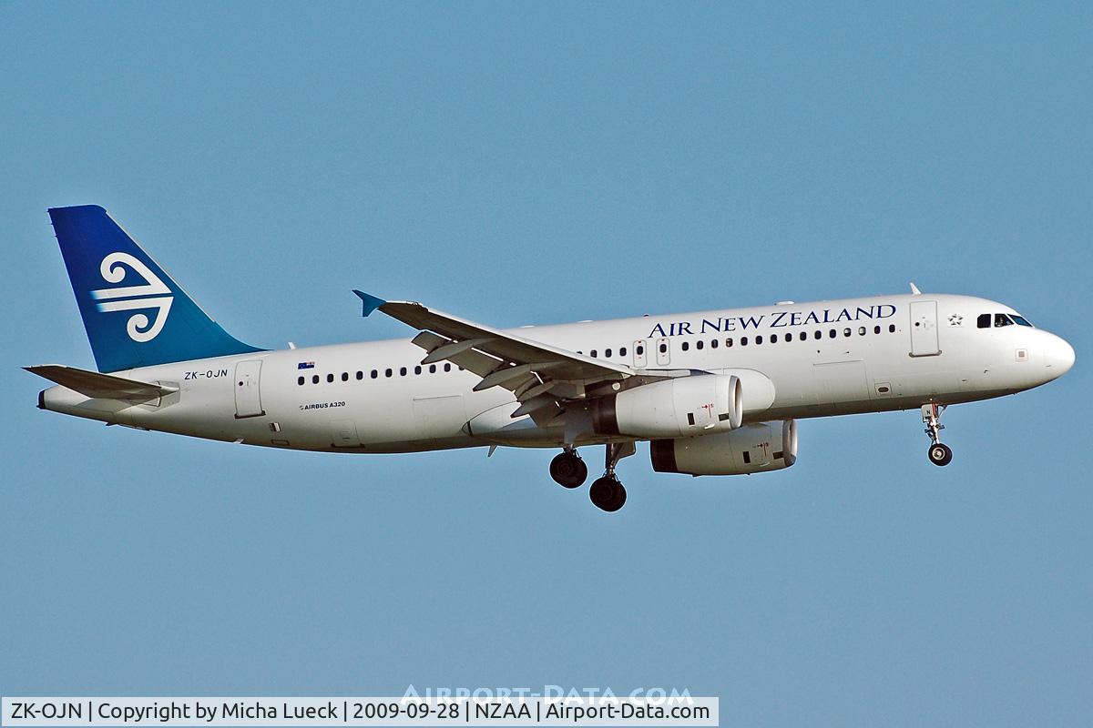 ZK-OJN, 2005 Airbus A320-232 C/N 2594, At Auckland