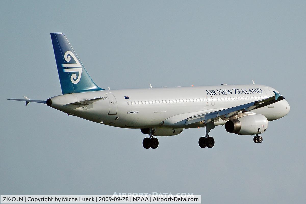 ZK-OJN, 2005 Airbus A320-232 C/N 2594, At Auckland