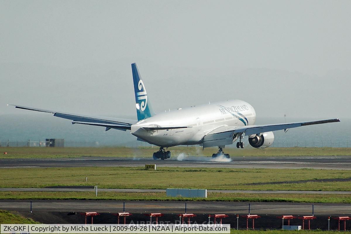 ZK-OKF, 2006 Boeing 777-219/ER C/N 34378, At Auckland