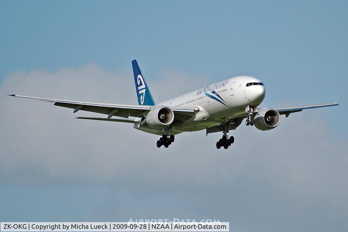 ZK-OKG, 2006 Boeing 777-219 C/N 29403, At Auckland