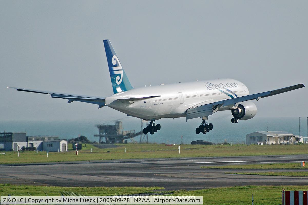 ZK-OKG, 2006 Boeing 777-219 C/N 29403, At Auckland