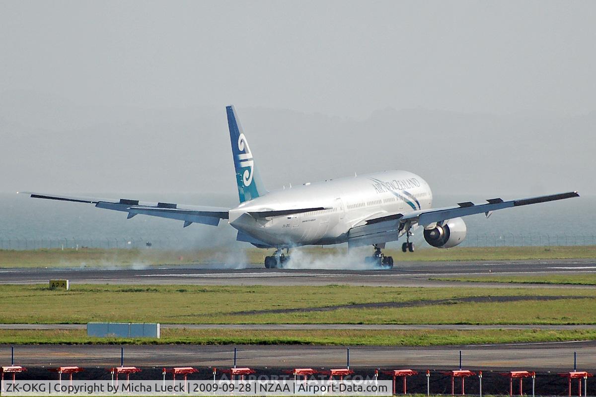 ZK-OKG, 2006 Boeing 777-219 C/N 29403, At Auckland