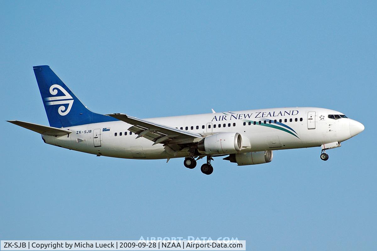 ZK-SJB, 1997 Boeing 737-33R C/N 28868, At Auckland