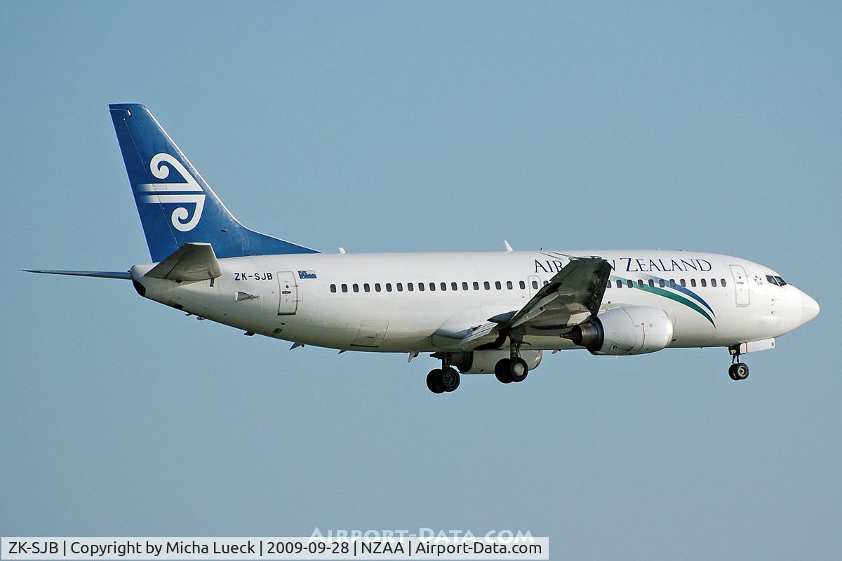ZK-SJB, 1997 Boeing 737-33R C/N 28868, At Auckland