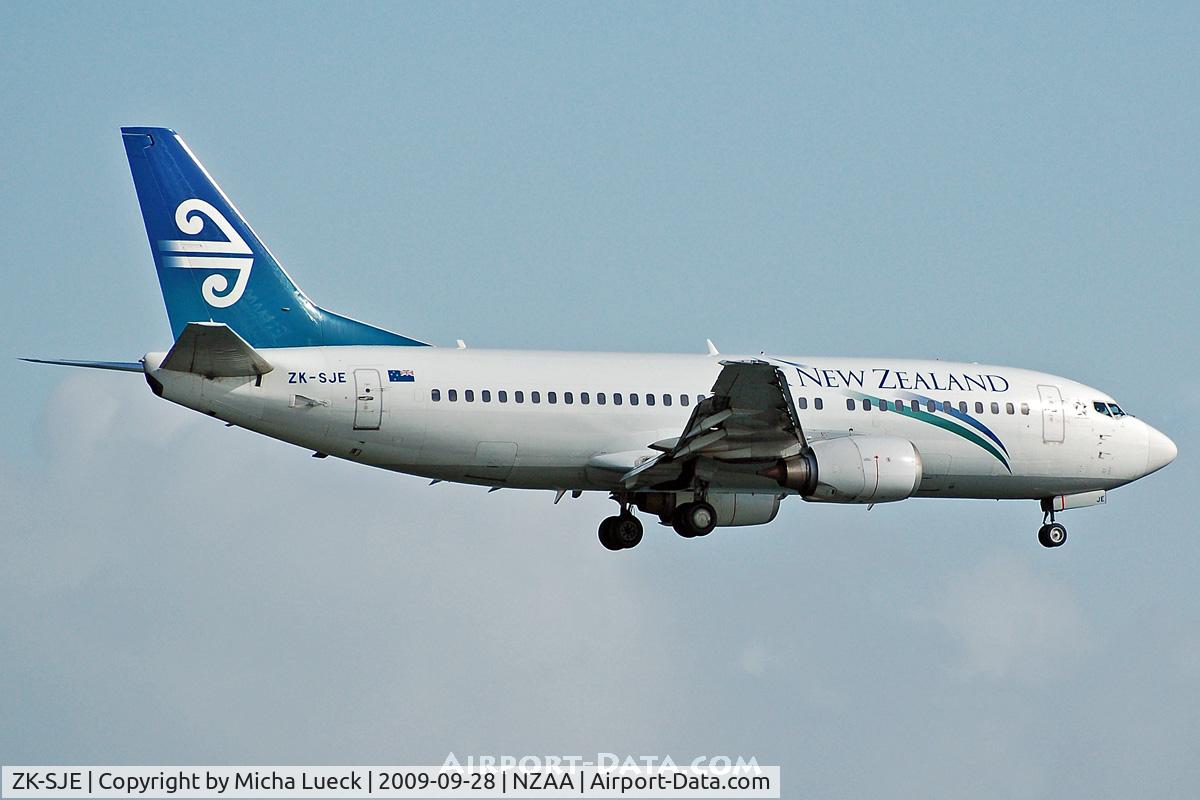 ZK-SJE, 1995 Boeing 737-3K2 C/N 27635, At Auckland