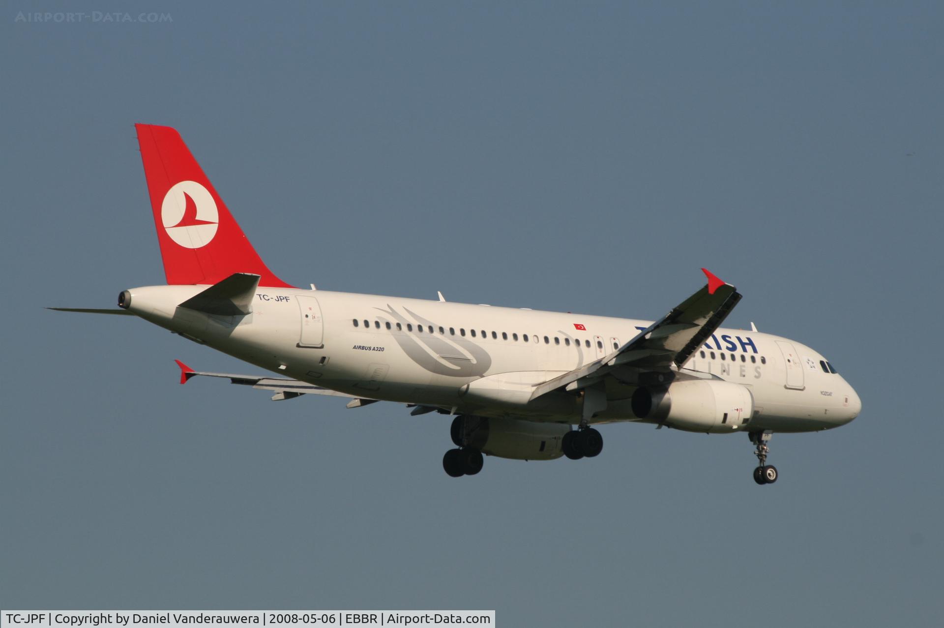 TC-JPF, 2006 Airbus A320-232 C/N 2984, flight TK1937 is descending to rwy 02