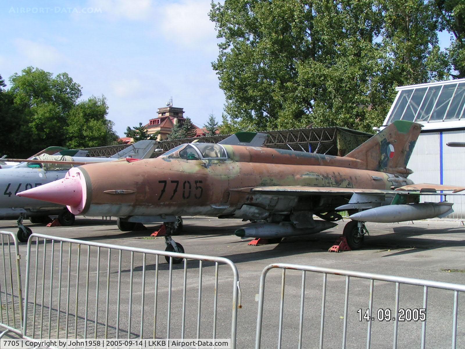 7705, 1973 Mikoyan-Gurevich MiG-21MF C/N 967705, Mig 21