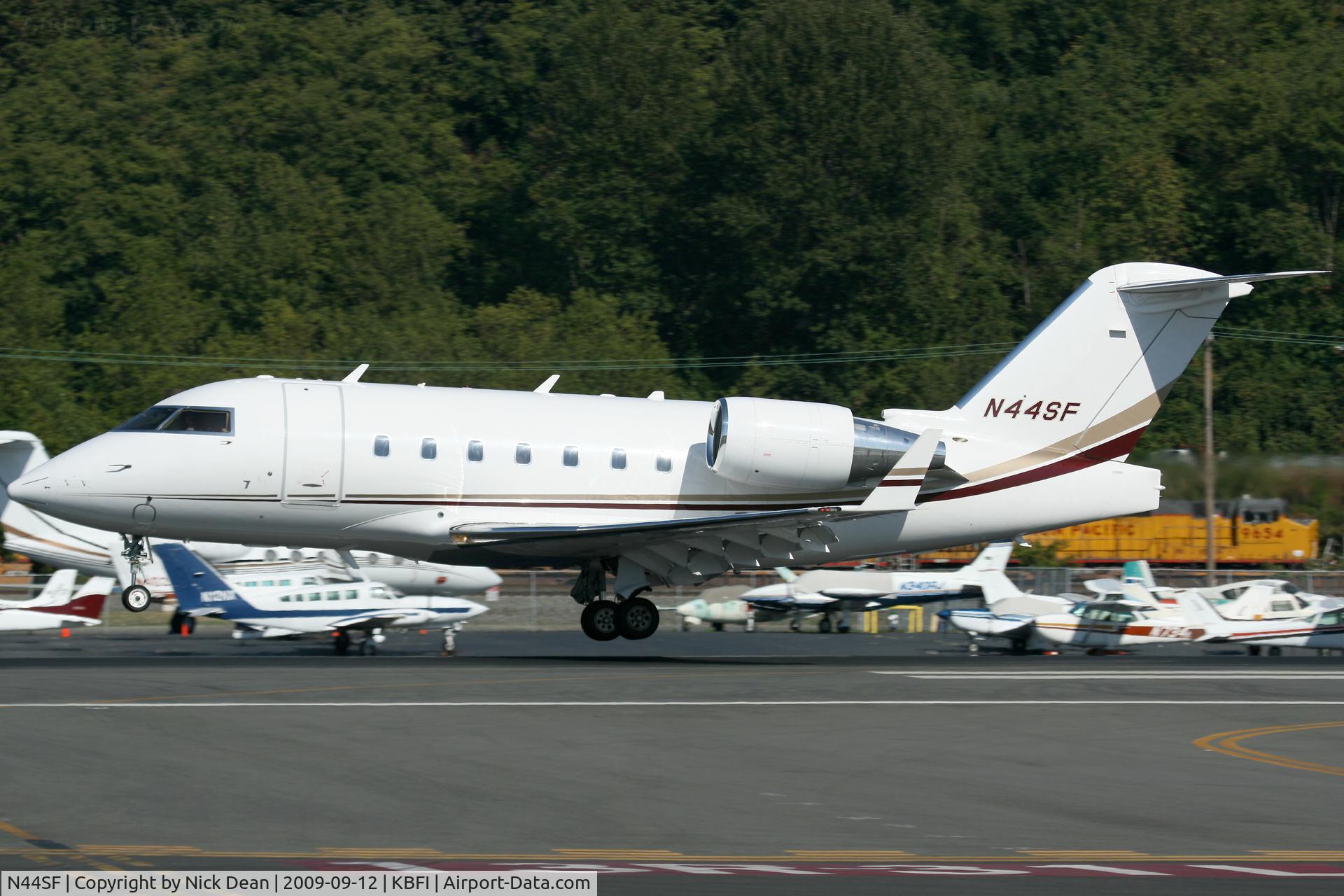 N44SF, 2004 Bombardier Challenger 604 (CL-600-2B16) C/N 5601, KBFI