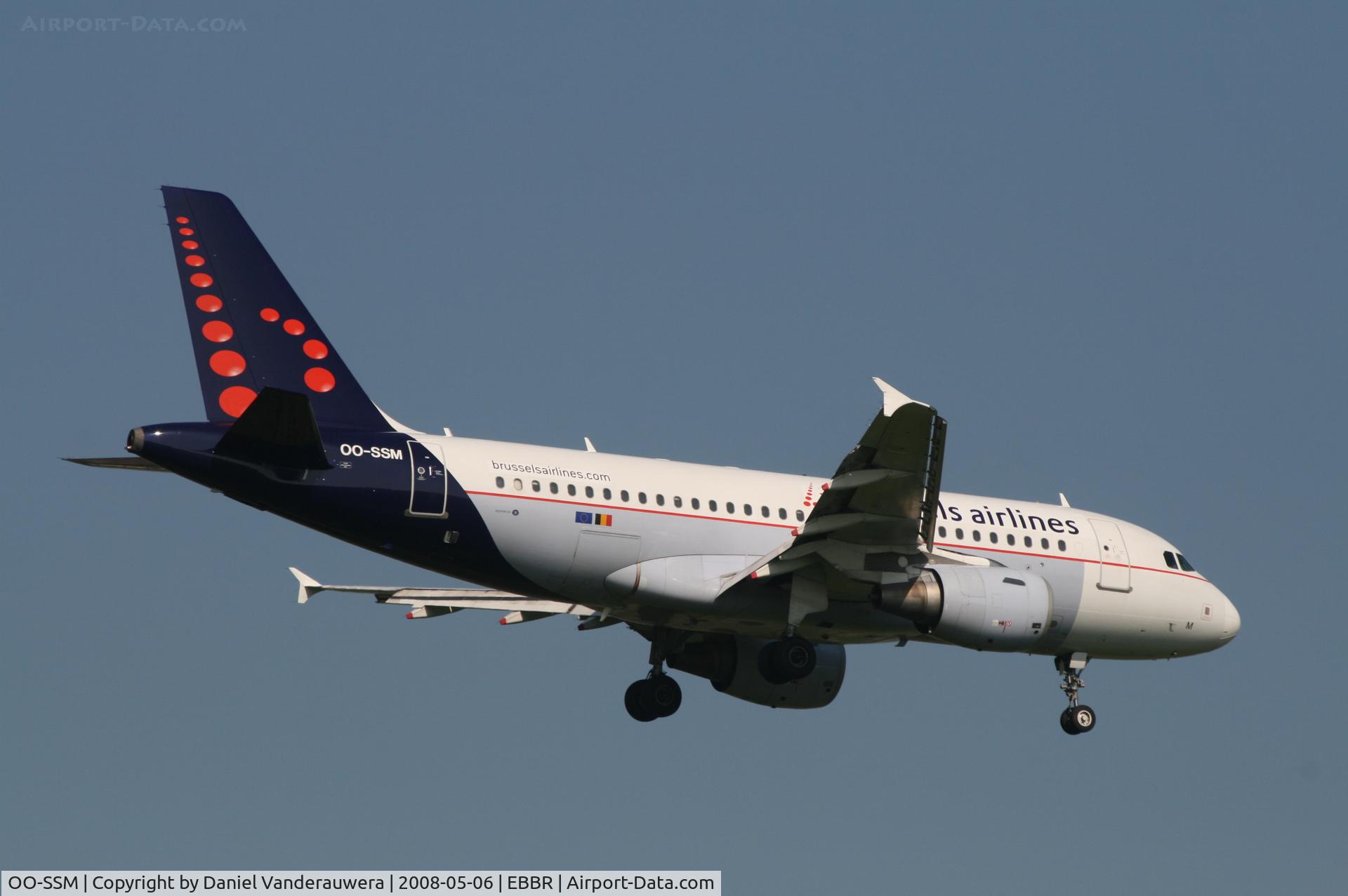 OO-SSM, 2000 Airbus A319-112 C/N 1388, flight SN3154 is descending to rwy 02
