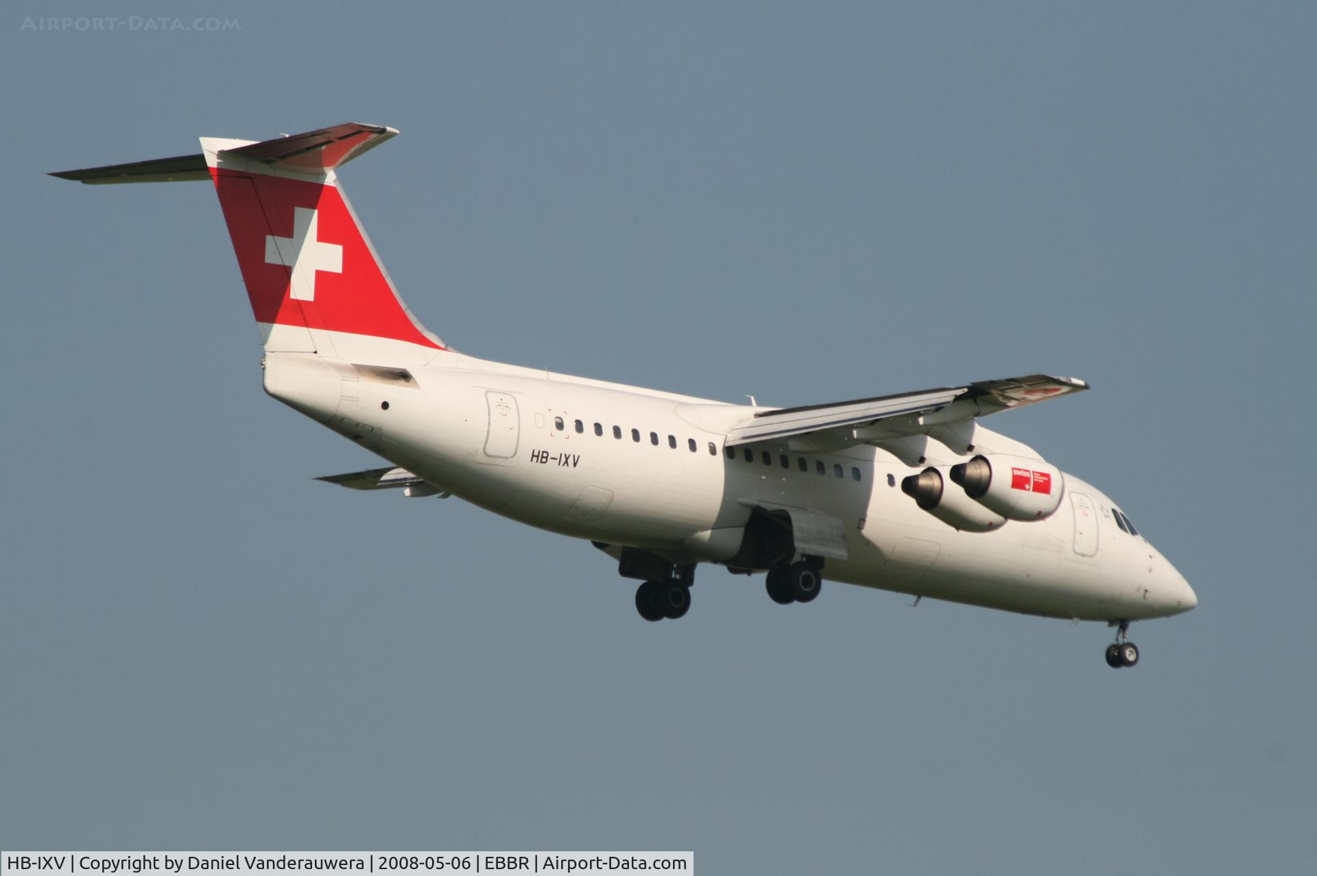 HB-IXV, 1995 British Aerospace Avro 146-RJ100 C/N E3274, flight LX778 is descending to rwy 02
