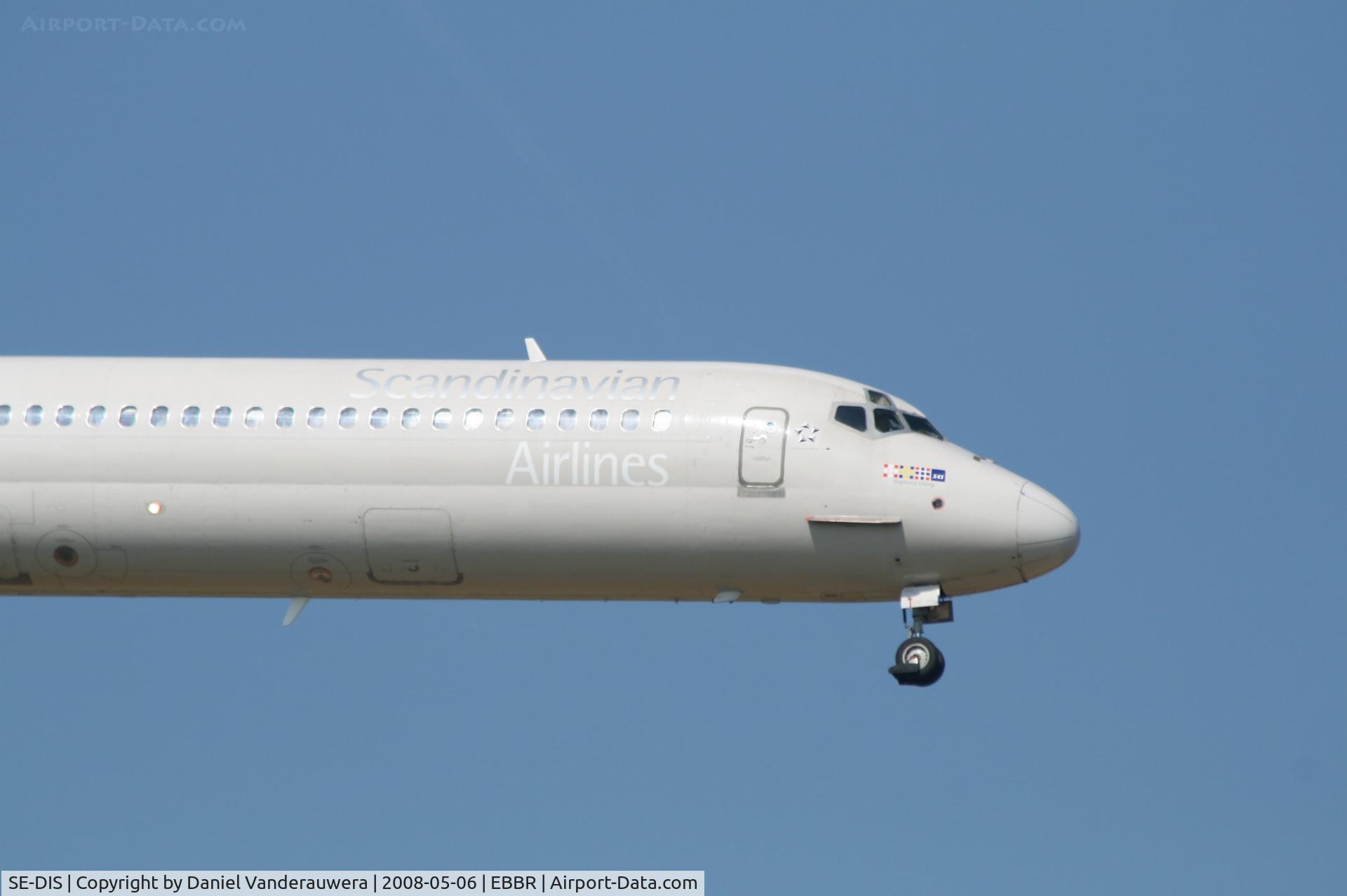 SE-DIS, 1991 McDonnell Douglas MD-81 (DC-9-81) C/N 53006, descending to rwy 02