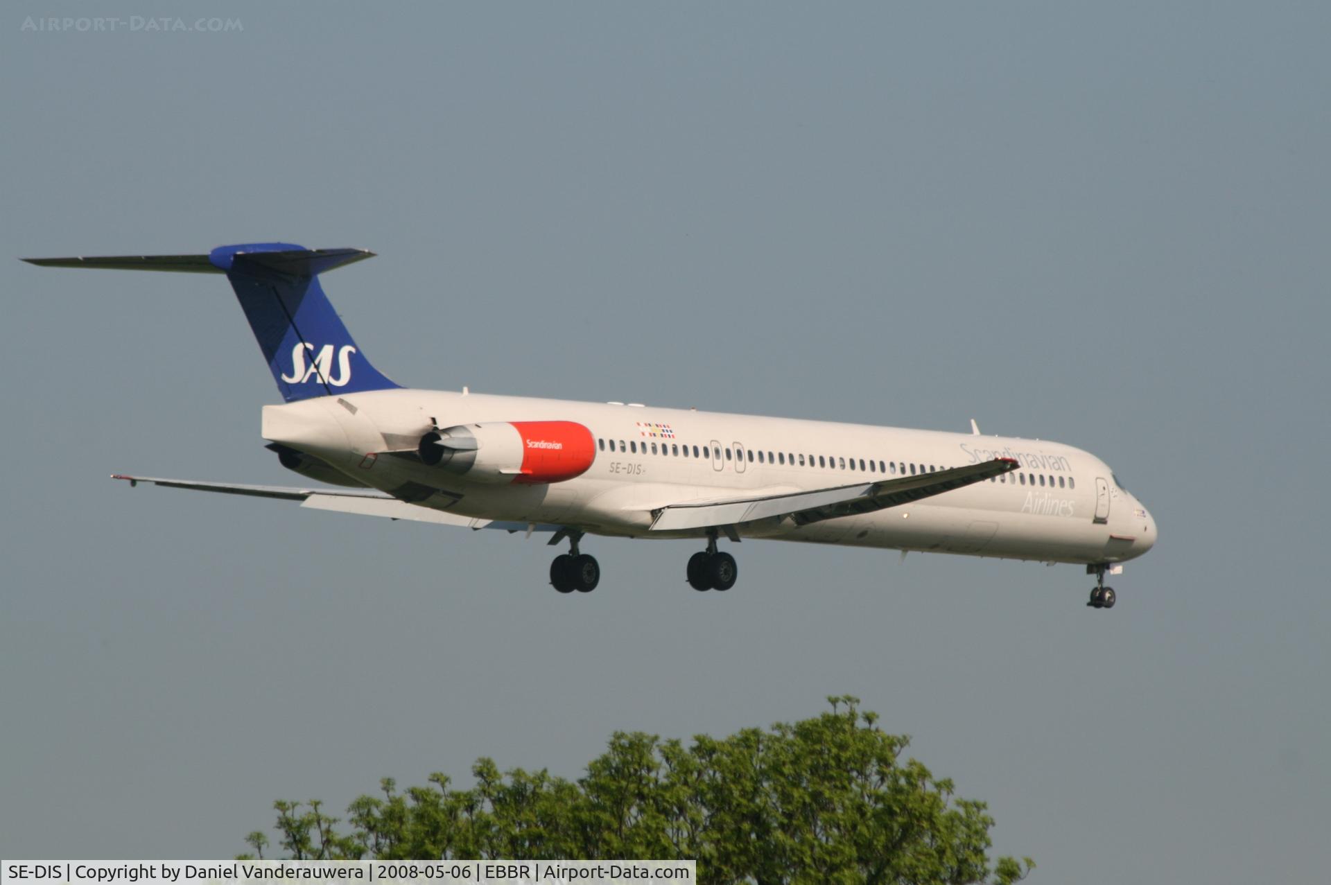 SE-DIS, 1991 McDonnell Douglas MD-81 (DC-9-81) C/N 53006, flight SK593 is descending to rwy 02