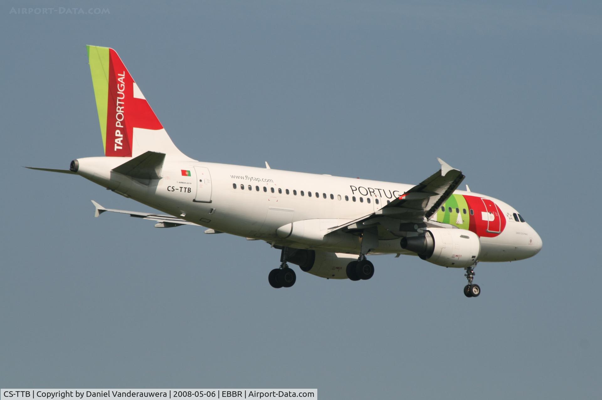 CS-TTB, 1997 Airbus A319-111 C/N 755, flight TP604 is descending to rwy 02