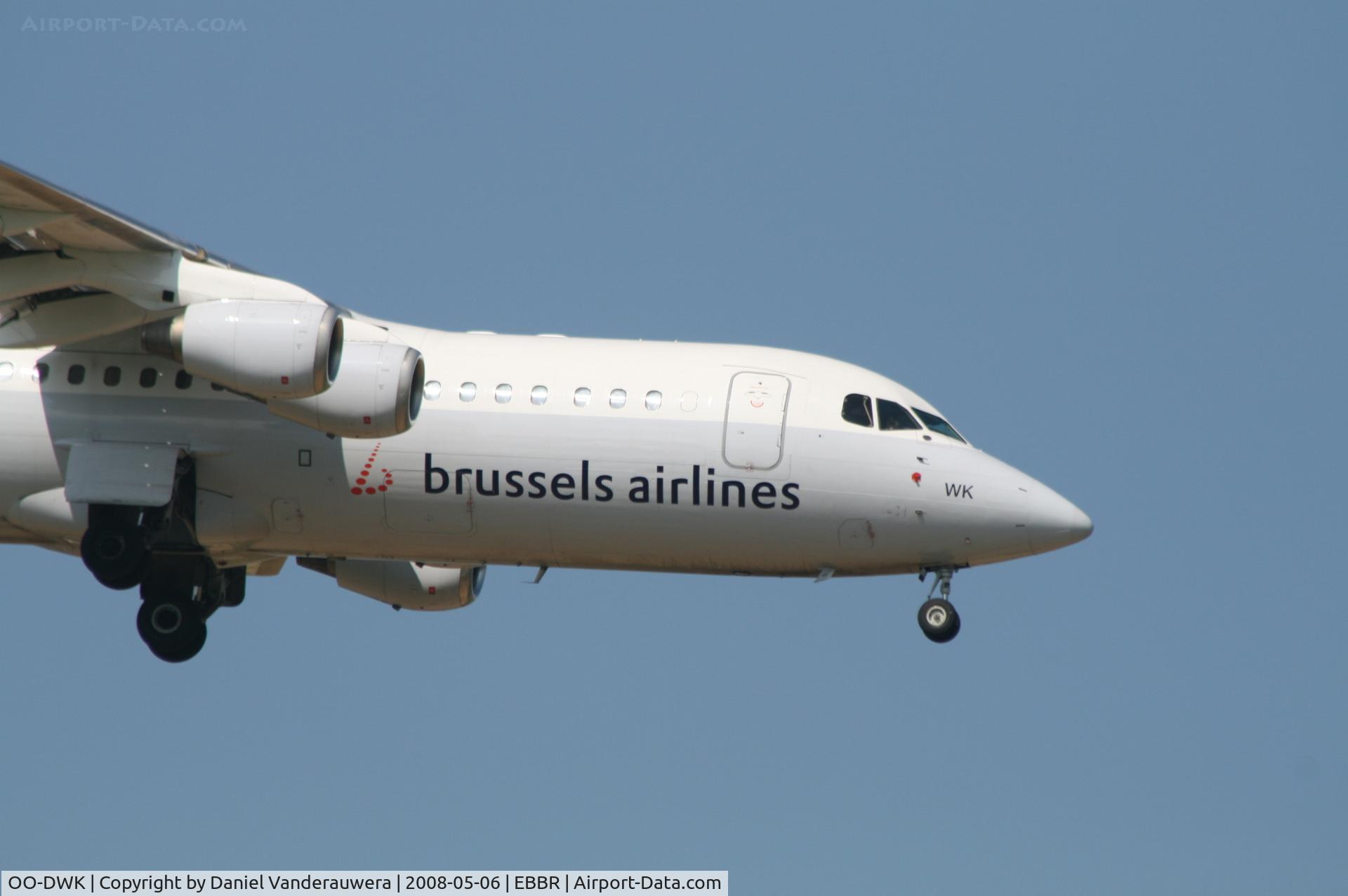 OO-DWK, 1999 British Aerospace Avro 146-RJ100 C/N E3360, arrival of flight SN2714 to rwy 02