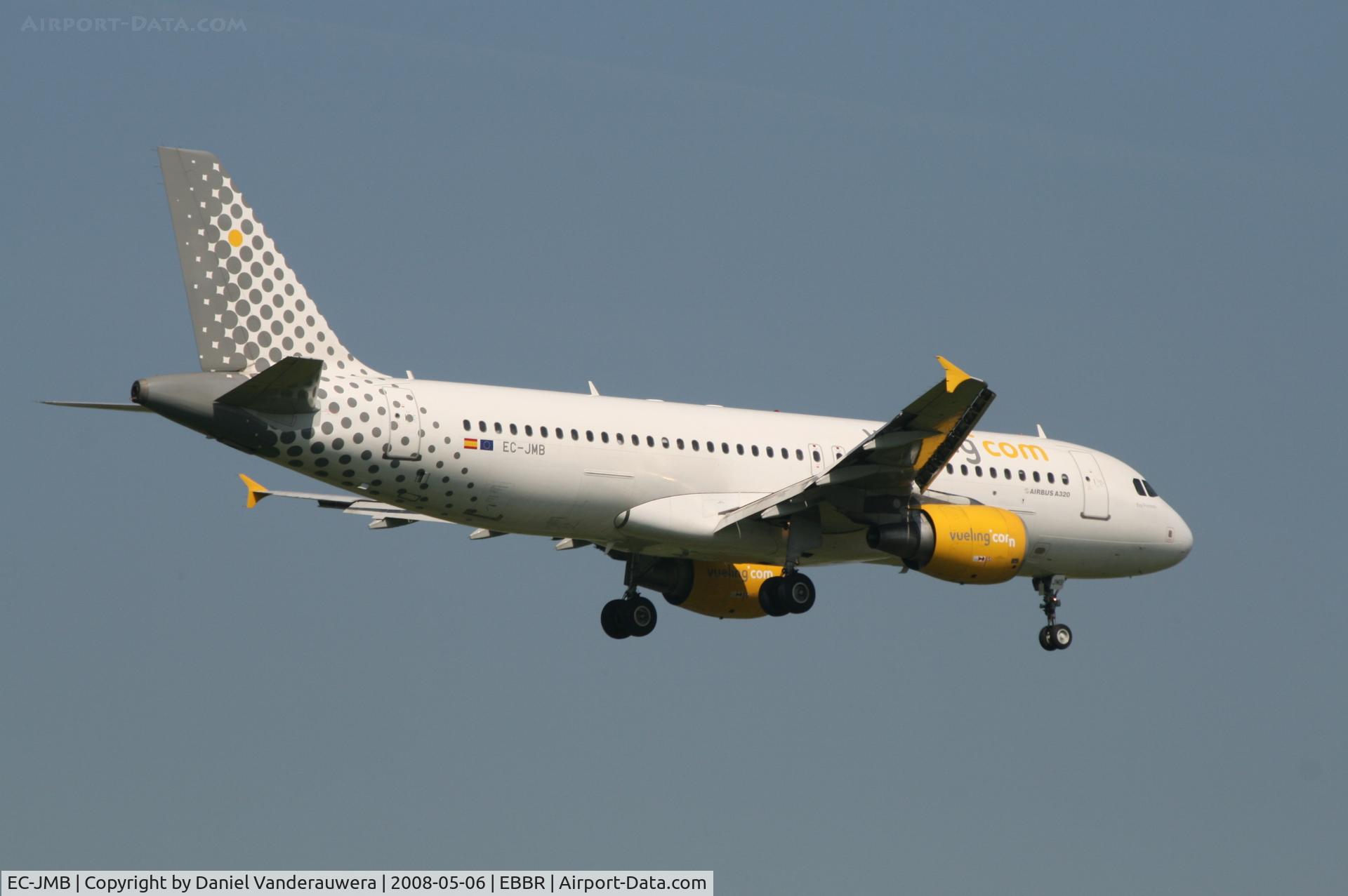 EC-JMB, 2005 Airbus A320-214 C/N 2540, flight VY7060 is descending to rwy 02