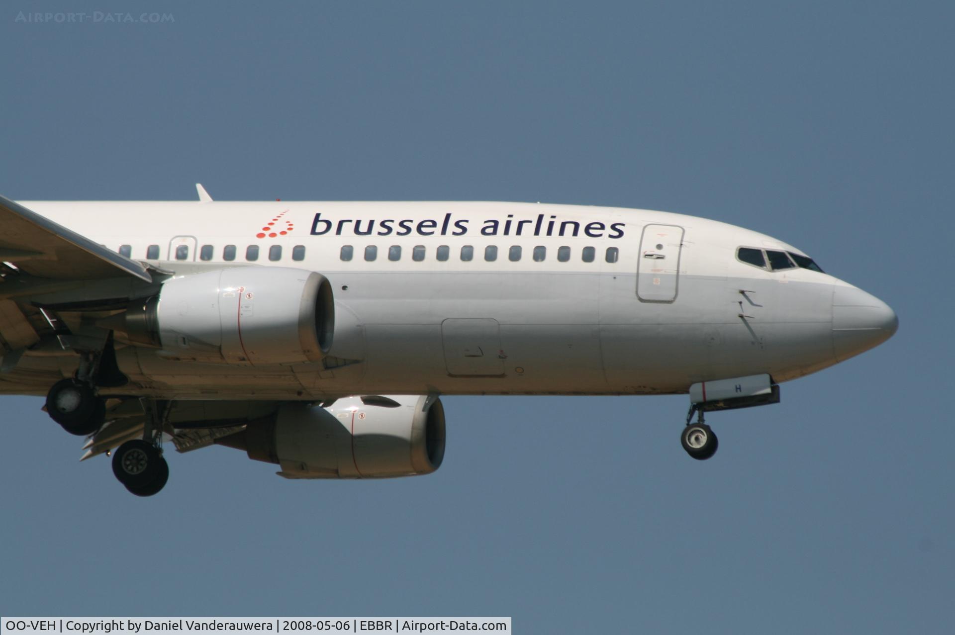 OO-VEH, 1998 Boeing 737-36N C/N 28571, arrival of flight SN3720 to rwy 02