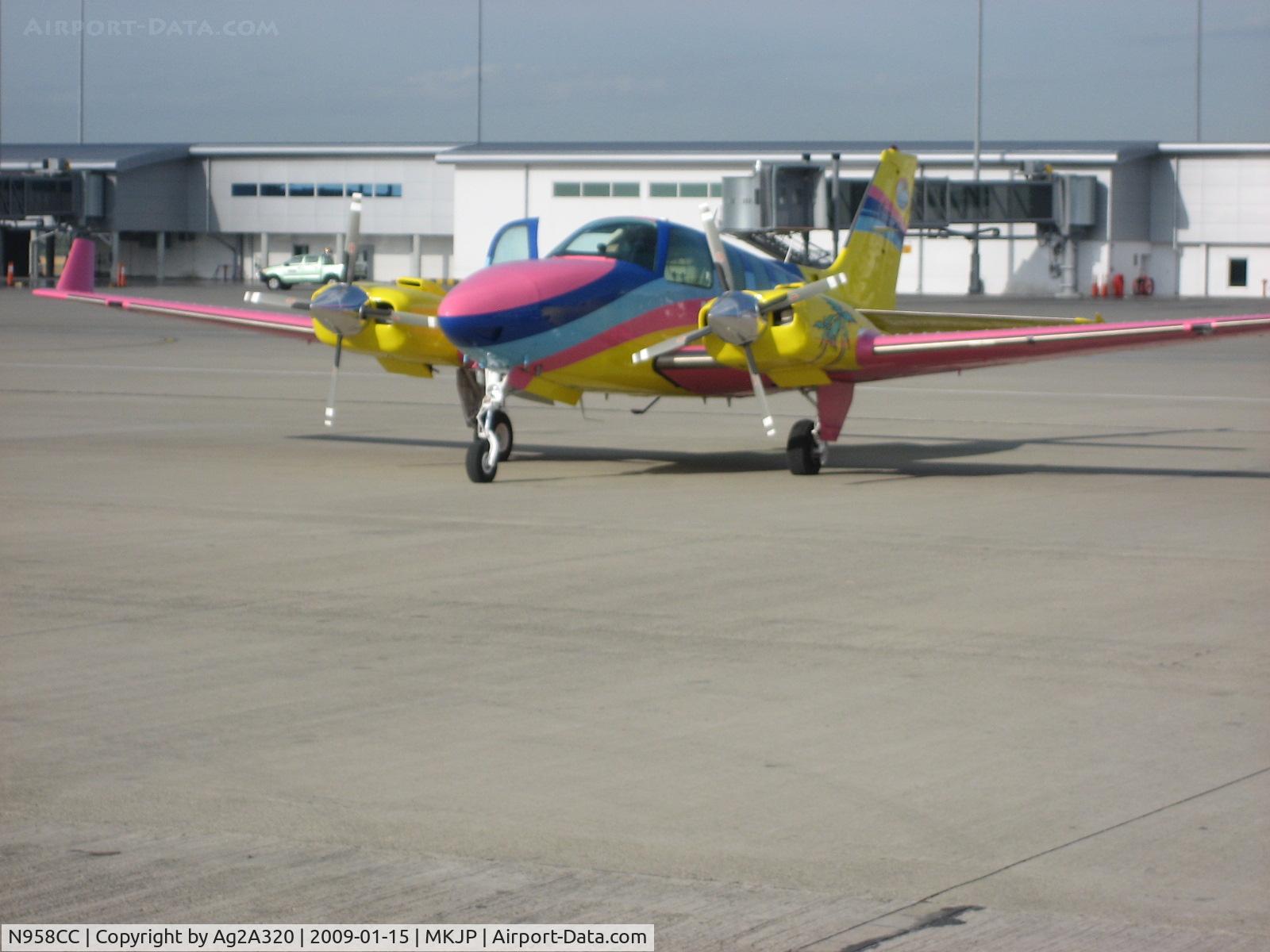 N958CC, 1989 Beech 58 Baron C/N TH-1565, Cool Corp's Logo Baron