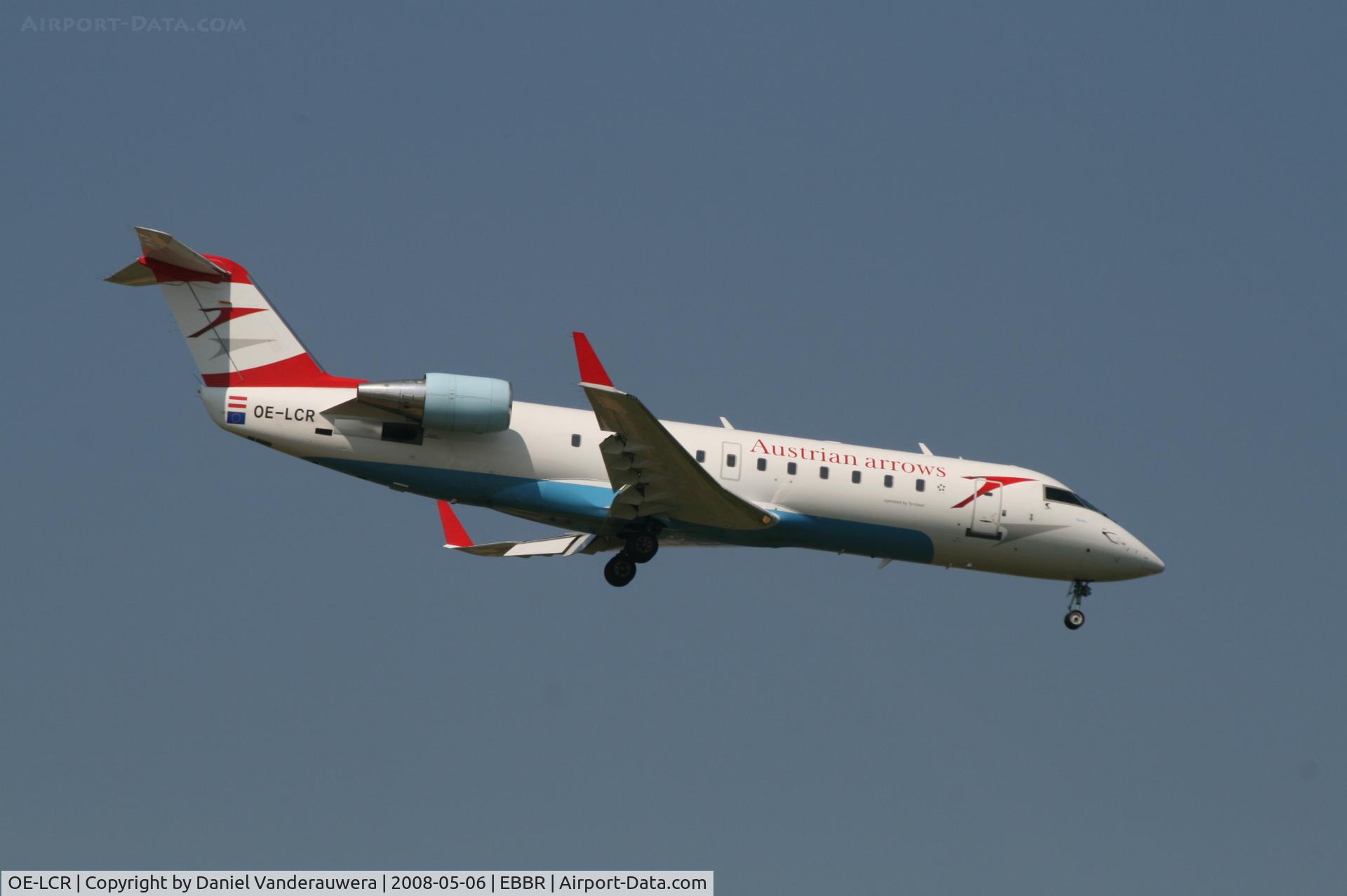 OE-LCR, 2003 Canadair CRJ-200LR (CL-600-2B19) C/N 7910, flight OS367 is descending to rwy 02
