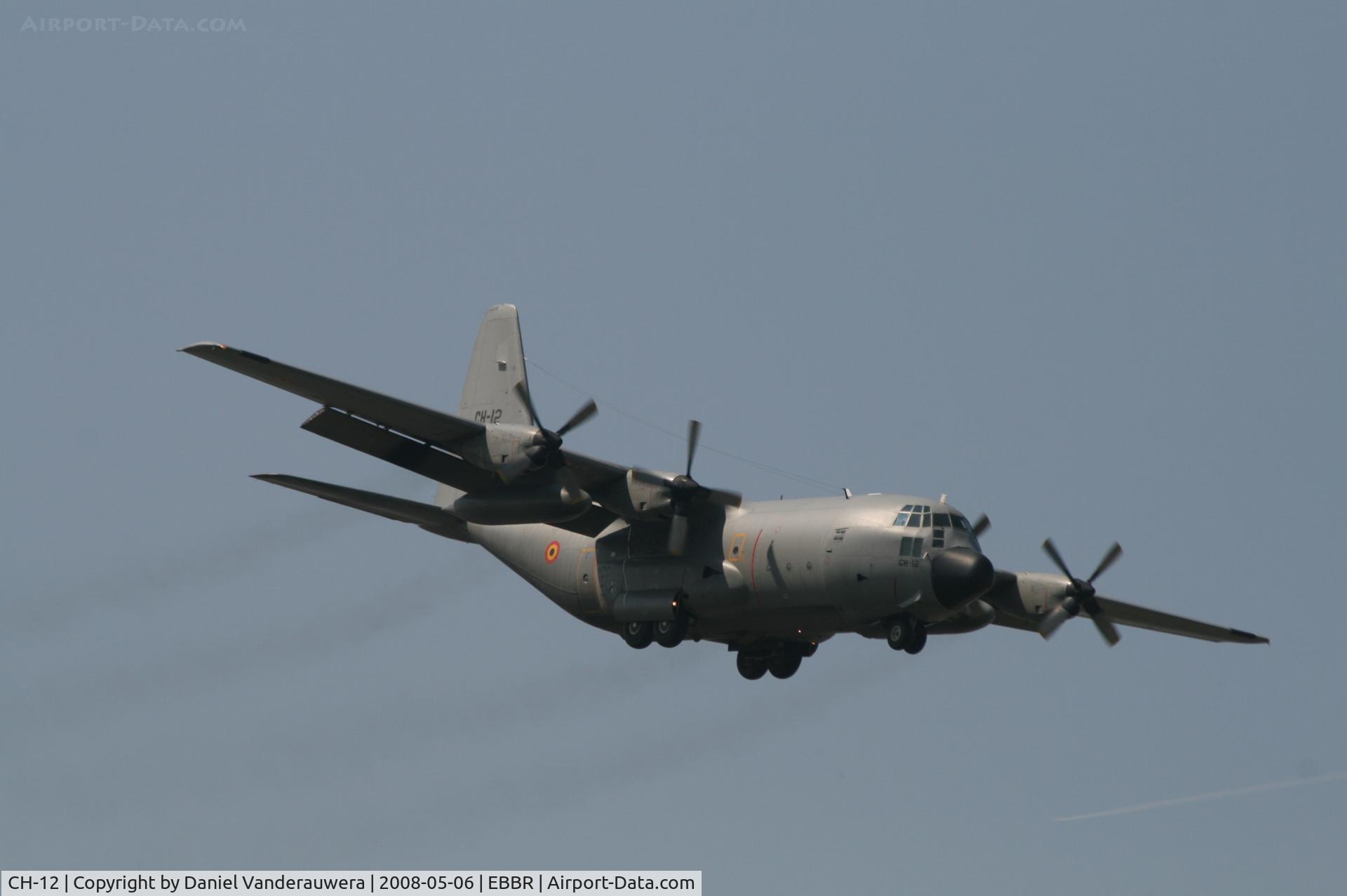 CH-12, 1971 Lockheed C-130H Hercules C/N 382-4483, Approach to rwy 02
