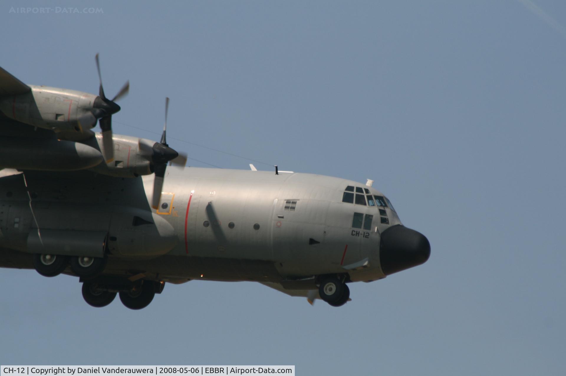 CH-12, 1971 Lockheed C-130H Hercules C/N 382-4483, descending to rwy 02
