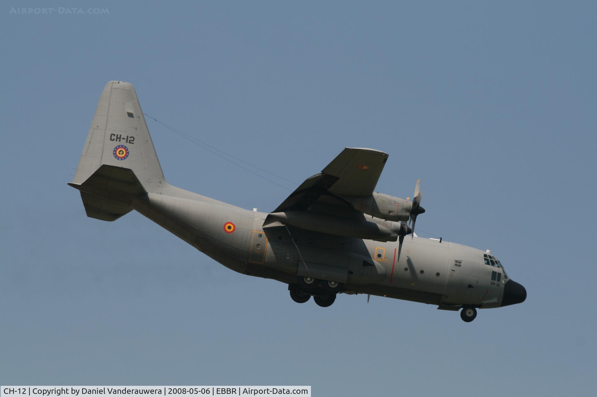 CH-12, 1971 Lockheed C-130H Hercules C/N 382-4483, descending to rwy 02