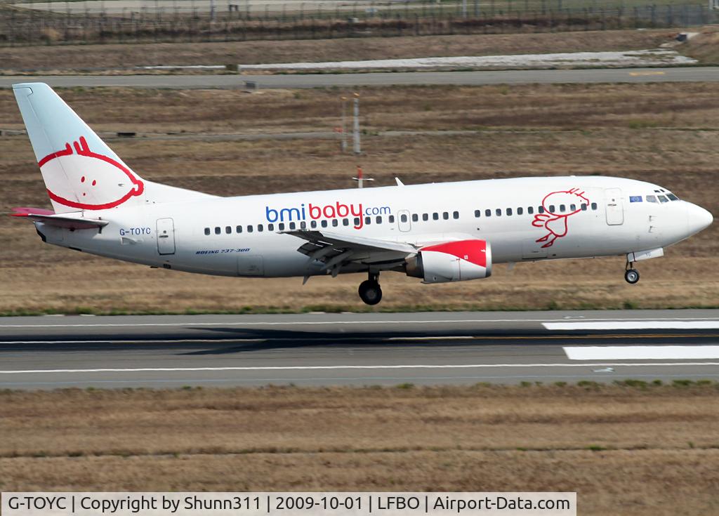 G-TOYC, 1995 Boeing 737-3Q8 C/N 26312, Landing rwy 14R