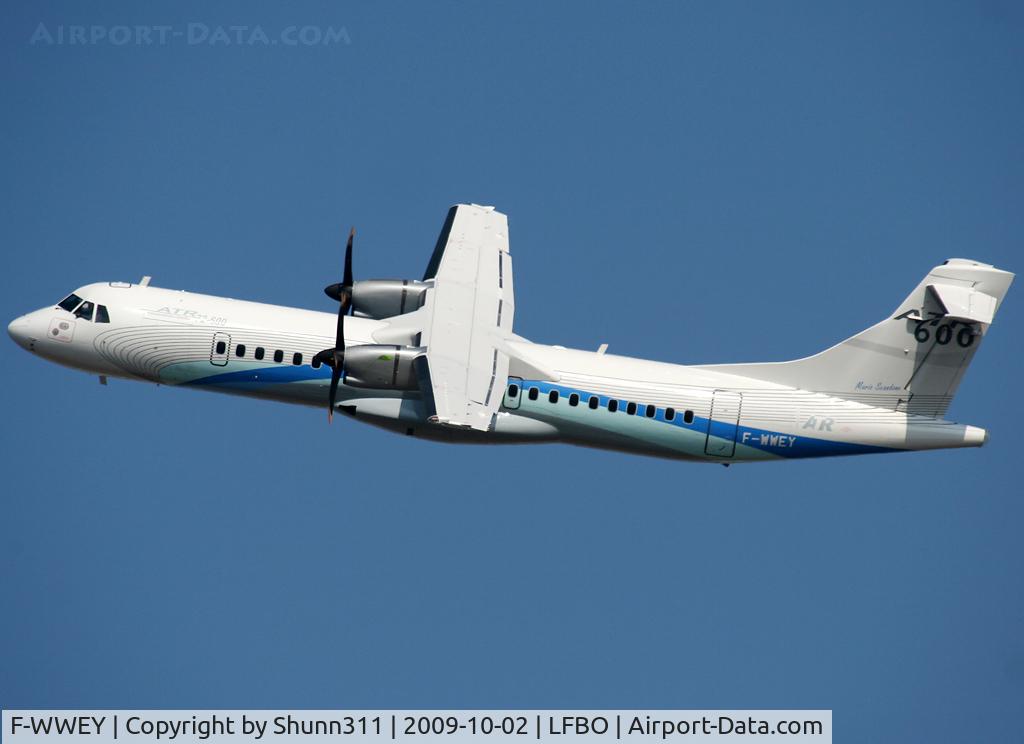 F-WWEY, 1988 ATR 72-201 C/N 098, Small show of the new ATR72-600 prototype for any customers