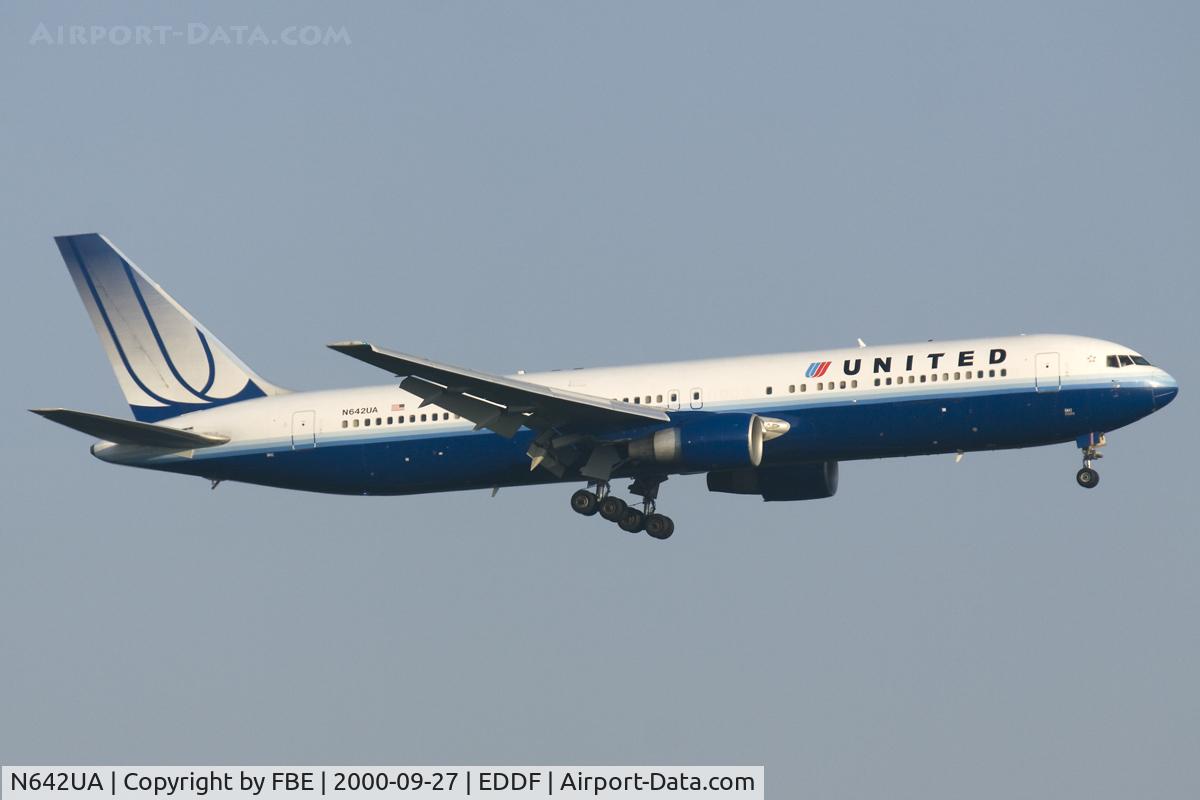 N642UA, 1991 Boeing 767-322 C/N 25092, short final