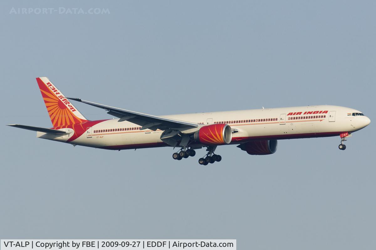 VT-ALP, 2009 Boeing 777-337/ER C/N 36314, short final