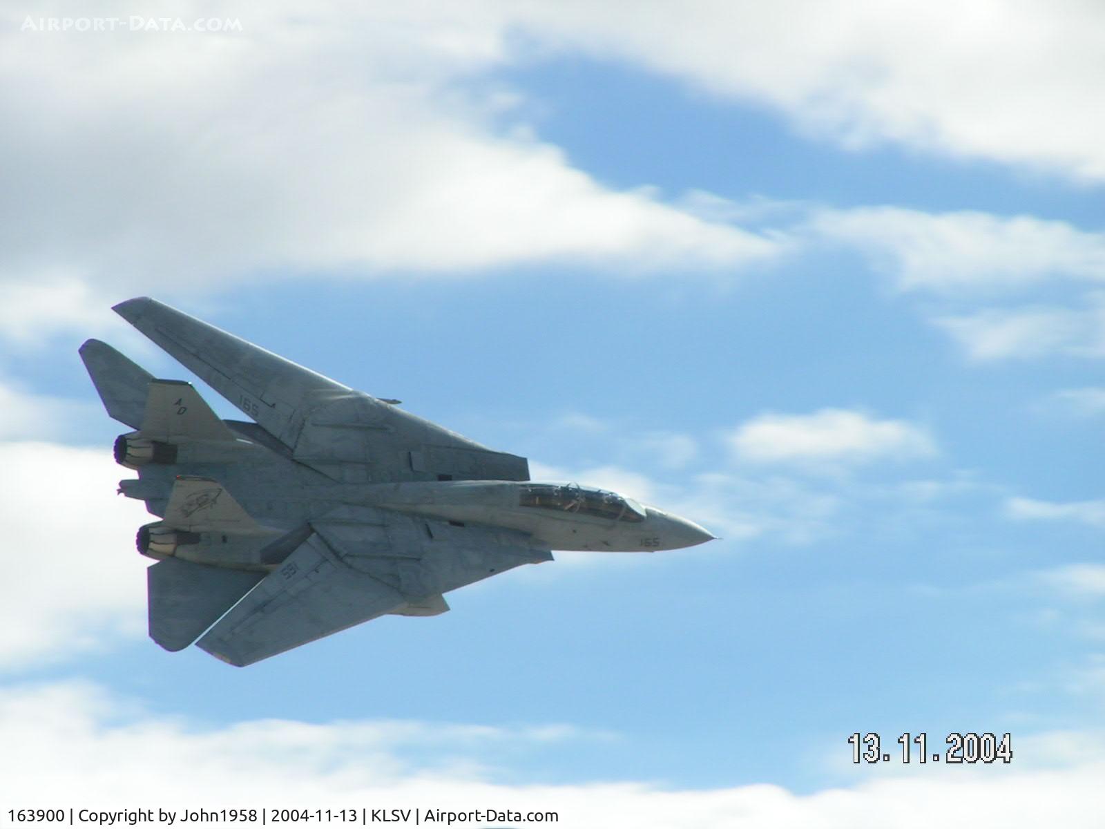 163900, Grumman F-14D Tomcat C/N 610, F14 fast flyby