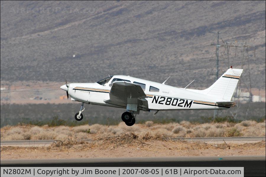 N2802M, 1977 Piper PA-28-161 C/N 28-7816312, Taking off from Boulder City Airport (61B)