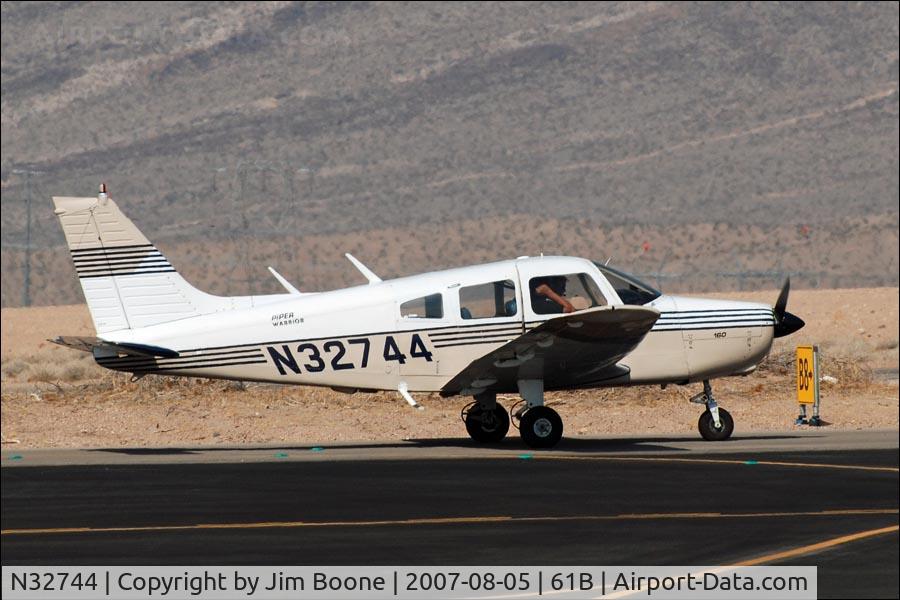 N32744, 1974 Piper PA-28-151 C/N 28-7515231, Preparing for takeoff at Boulder City Airport (61B)
