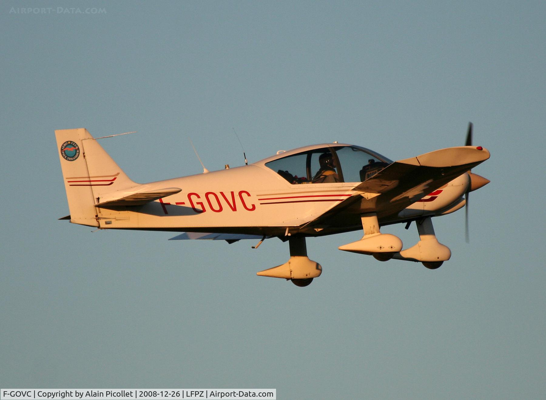 F-GOVC, Robin HR-200-120B C/N 297, taking off