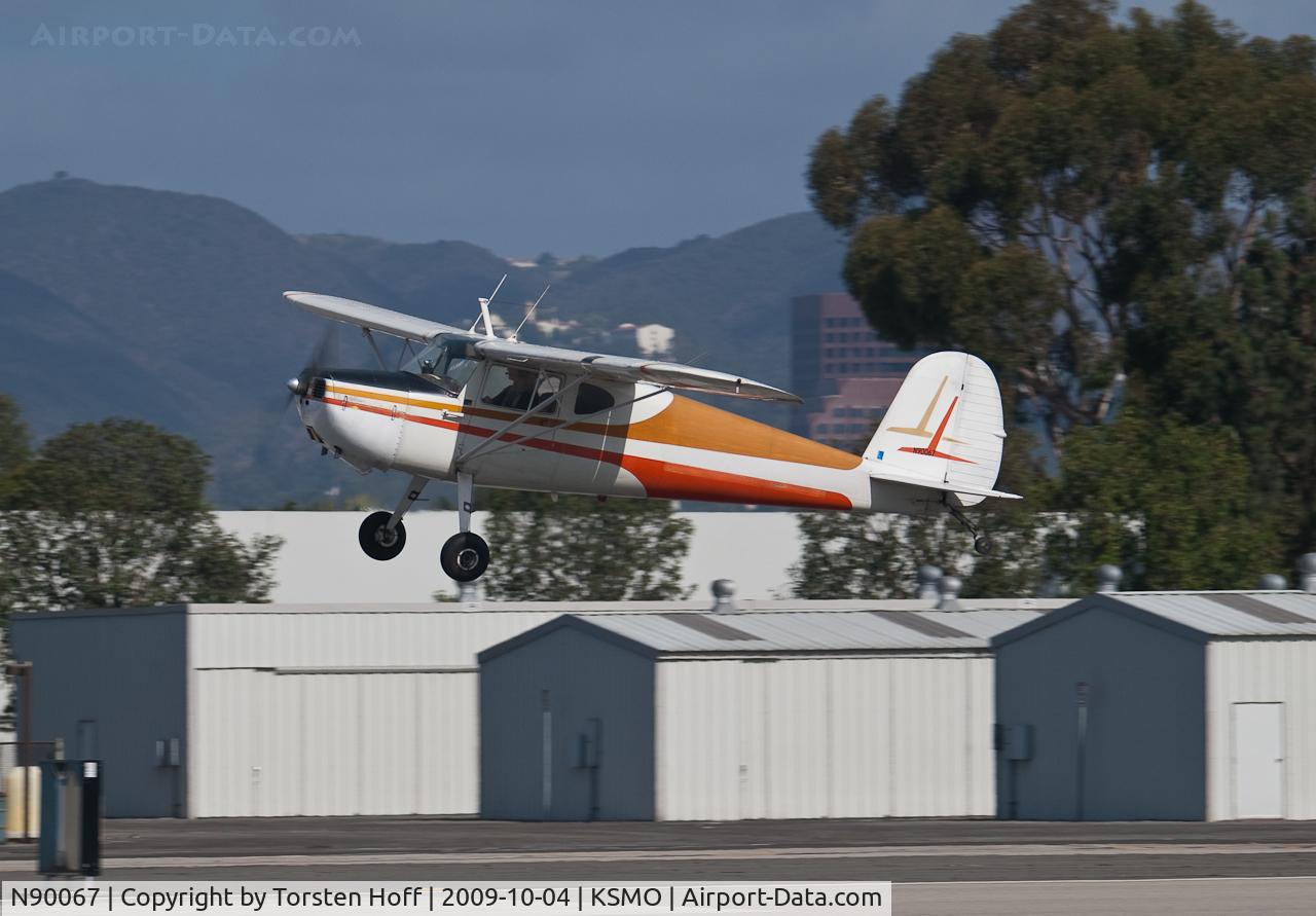 N90067, 1946 Cessna 140 C/N 9128, N90067 departing from RWY 21
