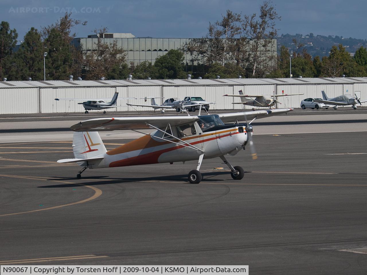 N90067, 1946 Cessna 140 C/N 9128, N90067 taxiing