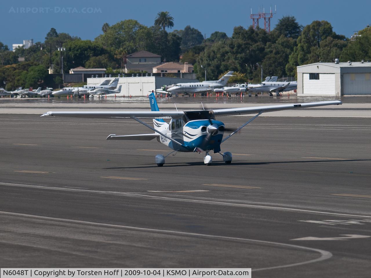 N6048T, 2006 Cessna T206H Turbo Stationair C/N T20608639, N6048T taxiing