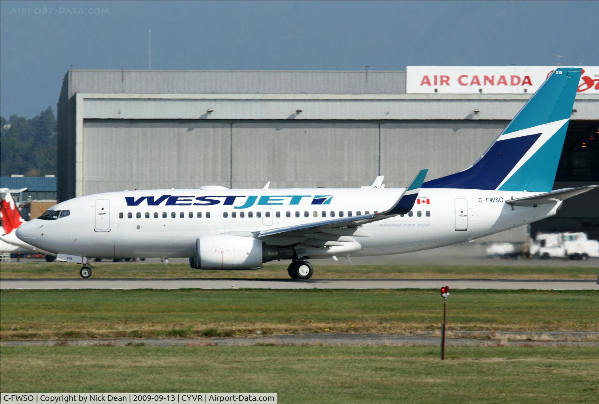 C-FWSO, 2004 Boeing 737-7CT C/N 32759, CYVR