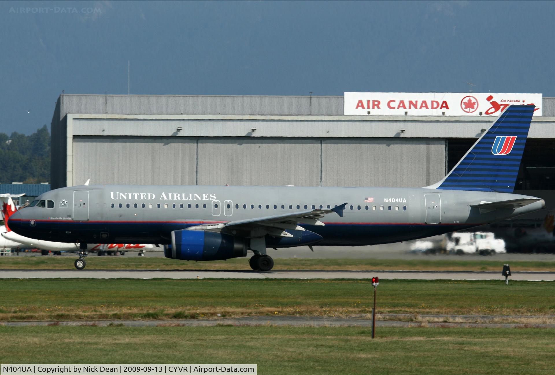 N404UA, 1993 Airbus A320-232 C/N 450, CYVR