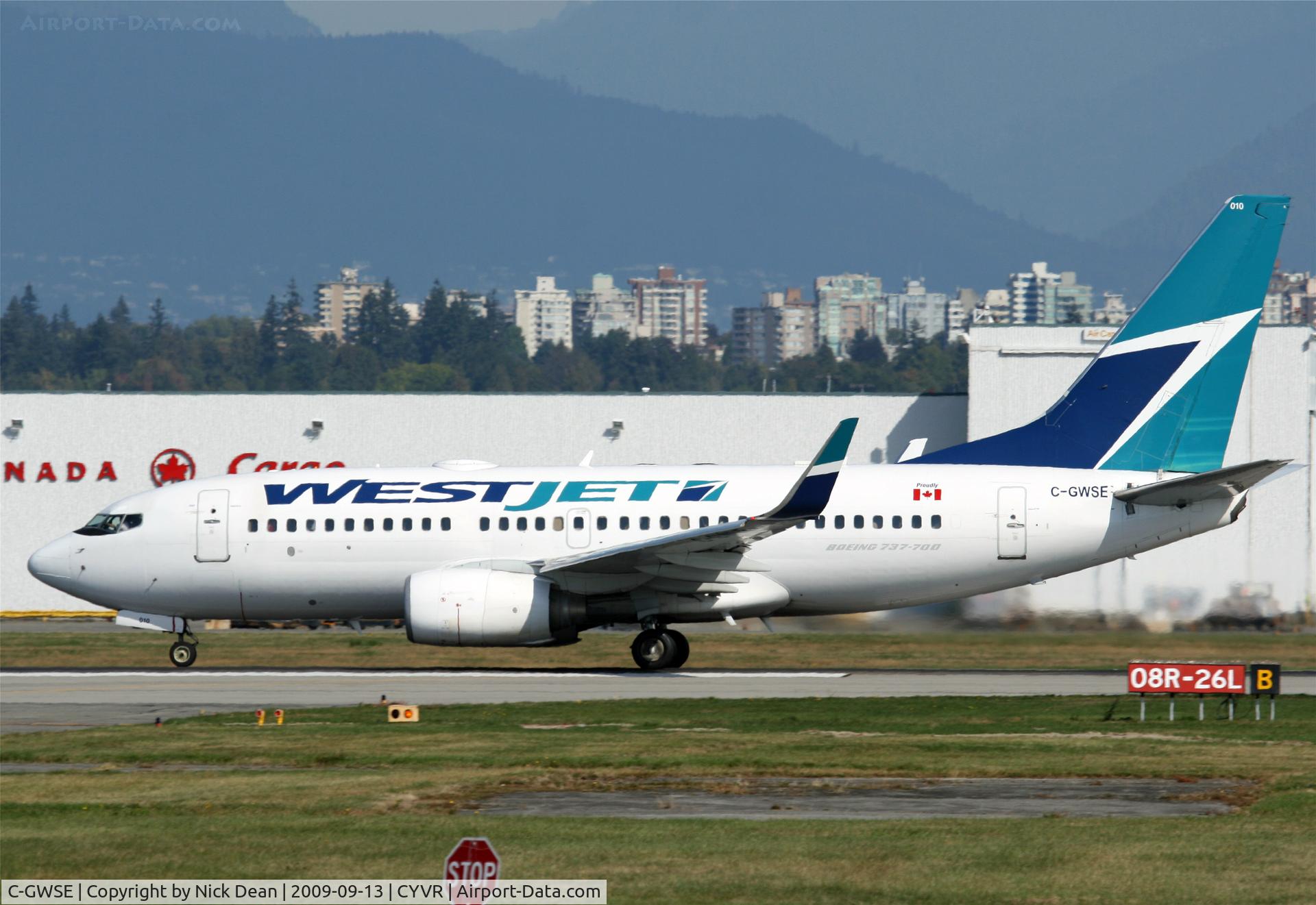 C-GWSE, 2002 Boeing 737-76N C/N 33379, CYVR