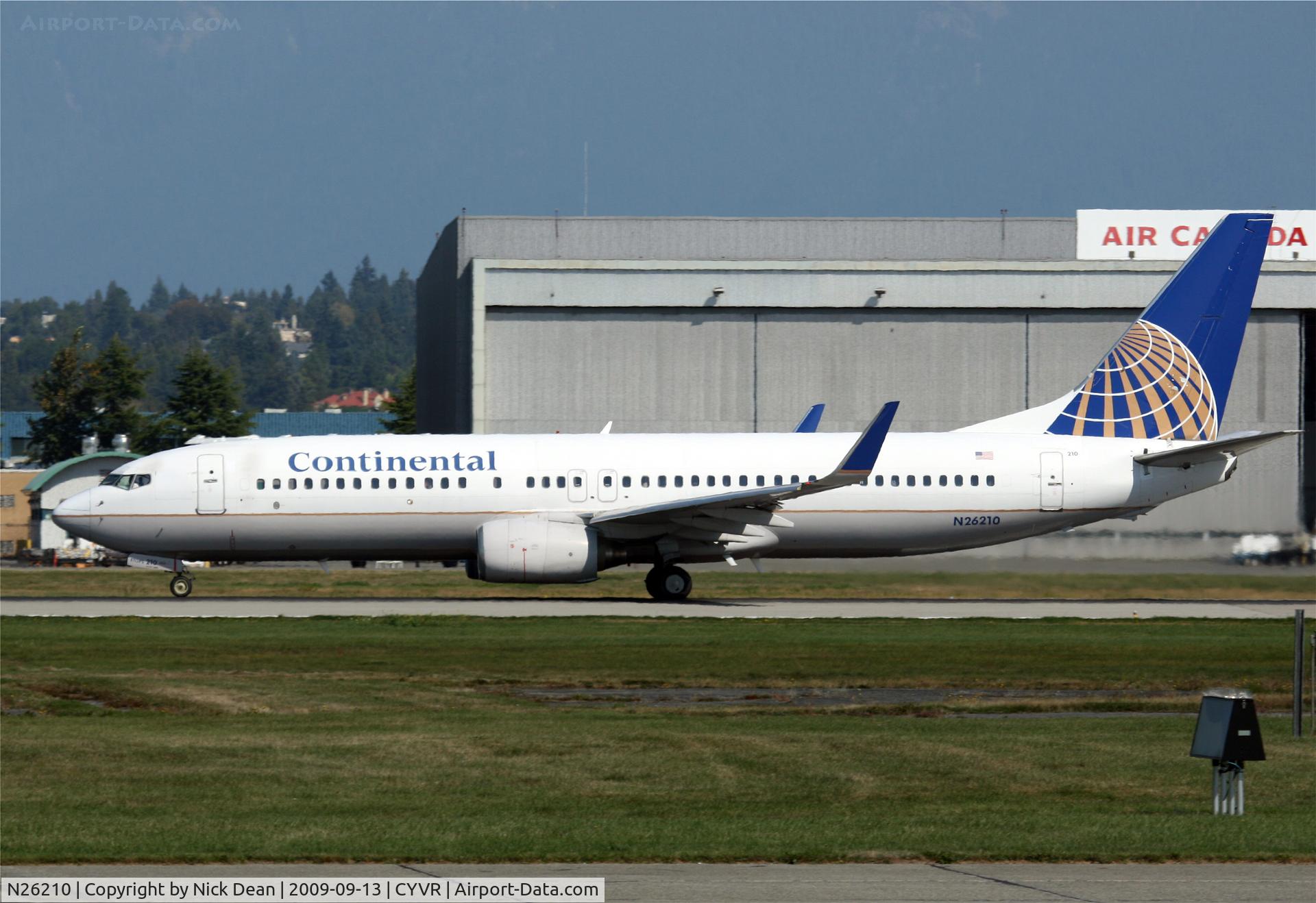 N26210, 1998 Boeing 737-824 C/N 28770, CYVR