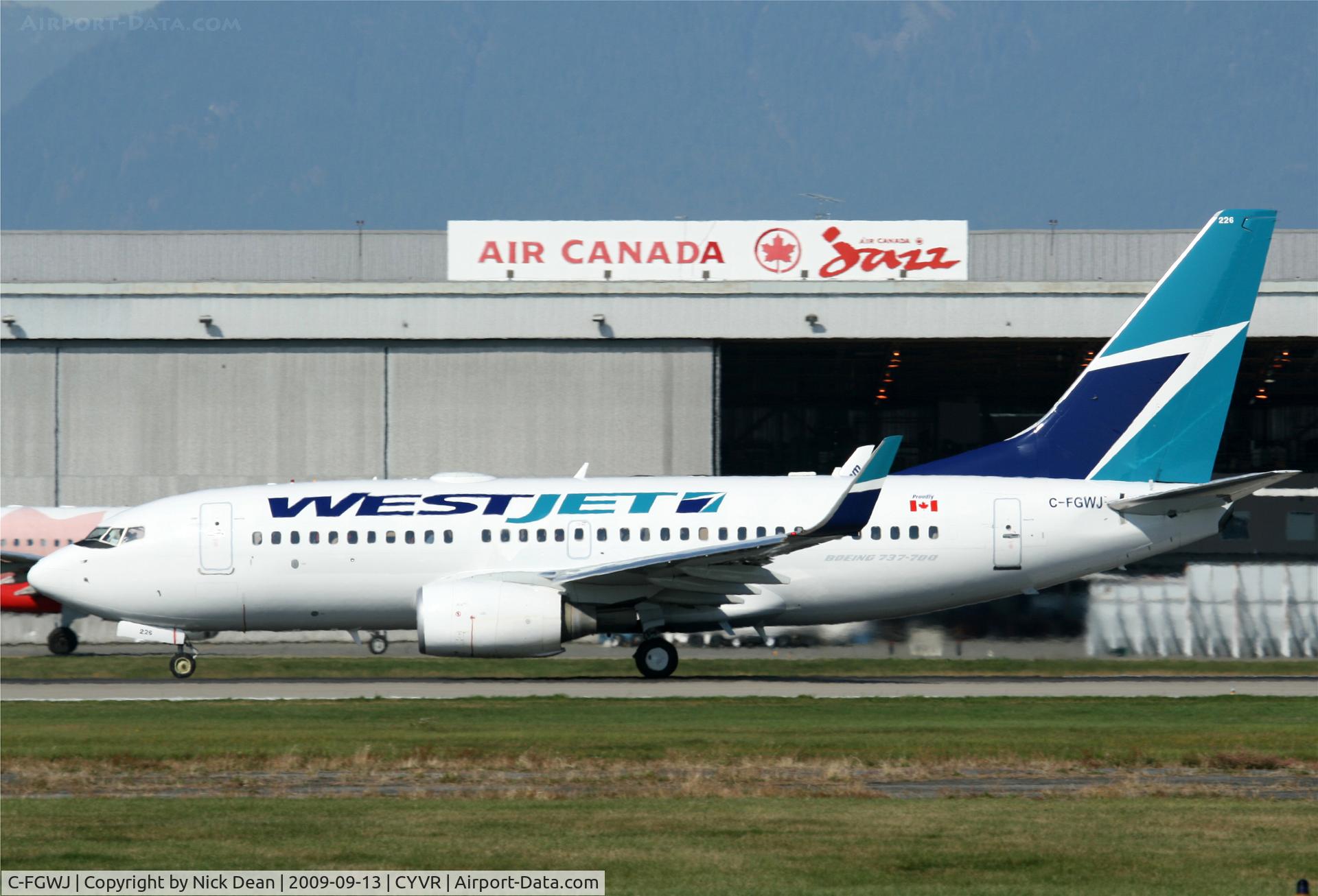 C-FGWJ, 2004 Boeing 737-7CT C/N 32764, CYVR
