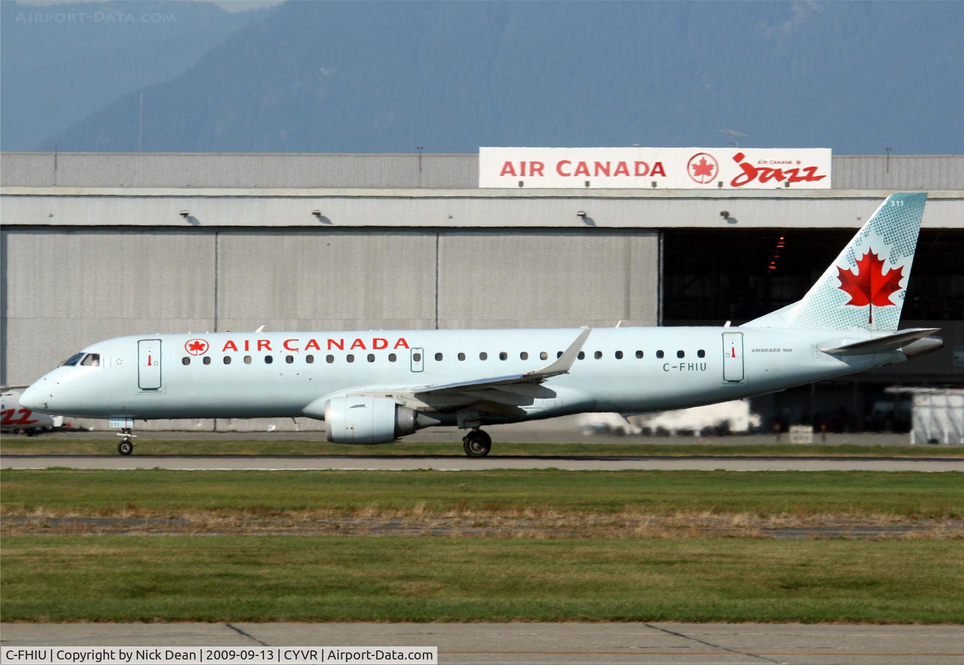 C-FHIU, 2005 Embraer 190AR (ERJ-190-100IGW) C/N 19000037, CYVR
