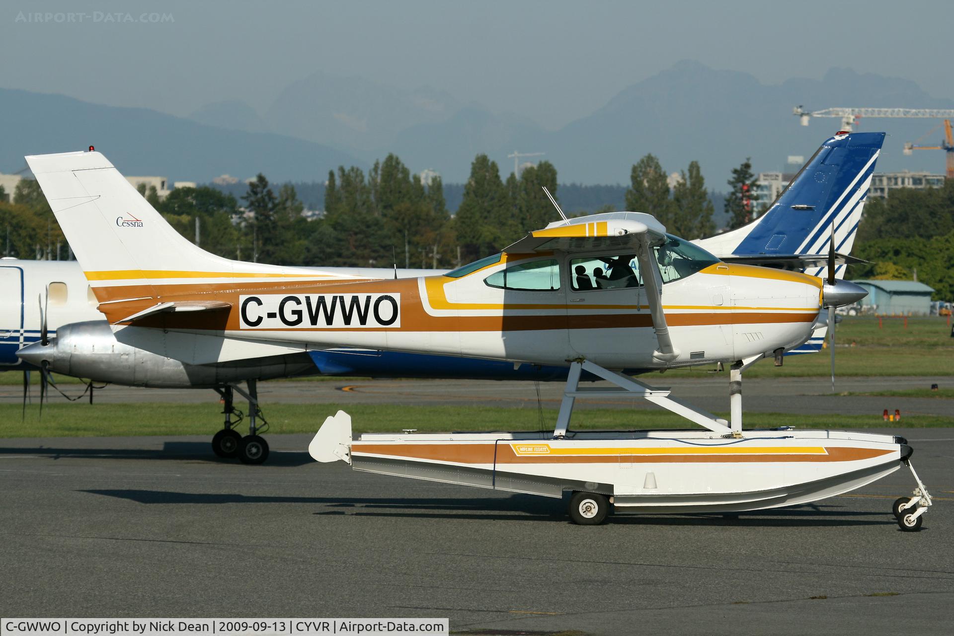C-GWWO, 1976 Cessna 182P Skylane C/N 18265068, CYVR
