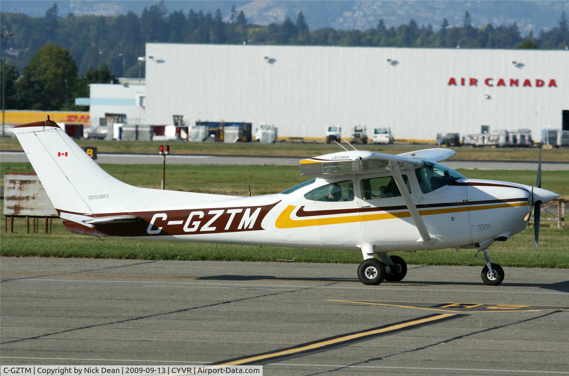 C-GZTM, 1977 Cessna 182Q Skylane C/N 18266036, CYVR